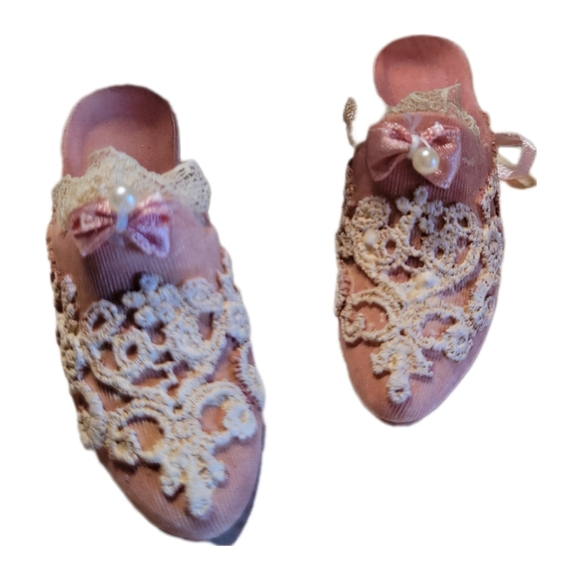 Louis Nichole and K's Collection Dress Figure Dolls and Chantilly Shoes - Picture 2 of 4